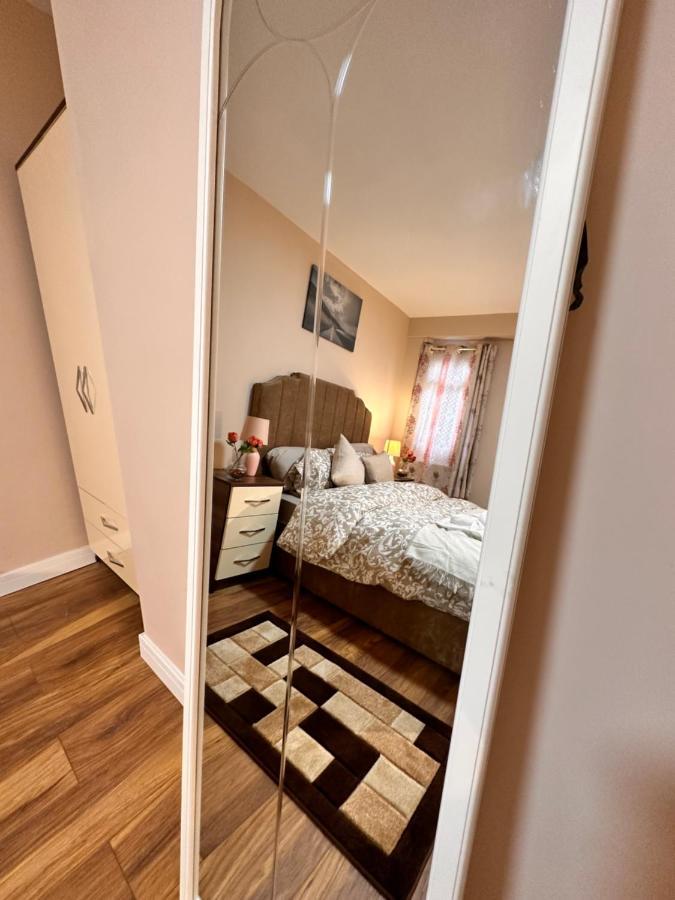 Canary Wharf Single Double And En-Suite Rooms London Eksteriør billede
