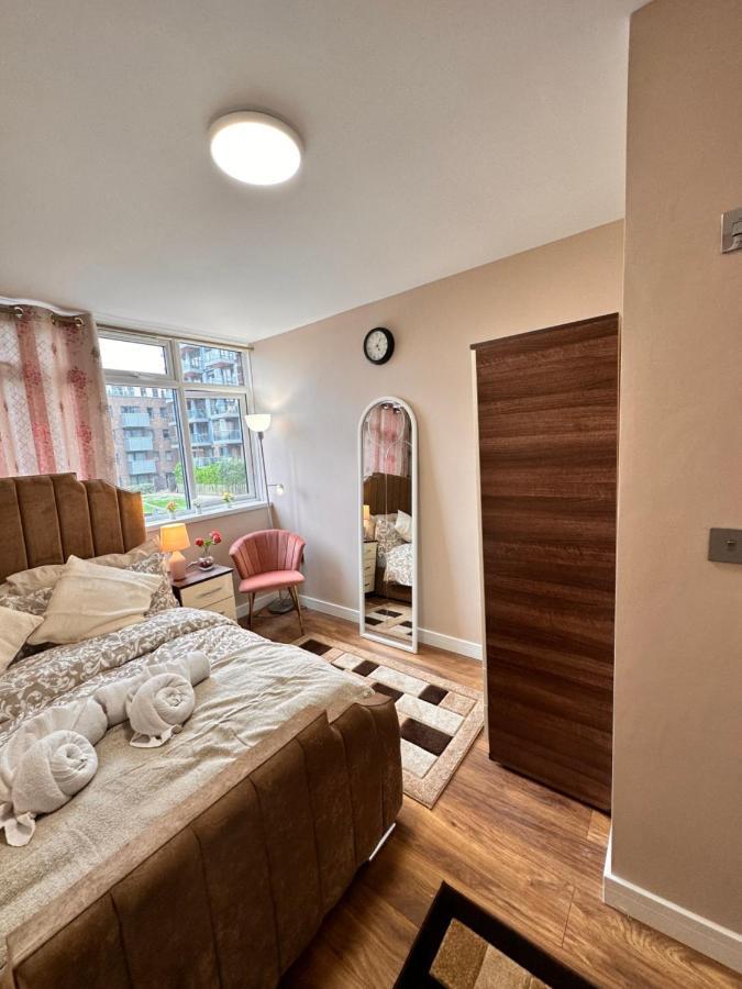 Canary Wharf Single Double And En-Suite Rooms London Eksteriør billede
