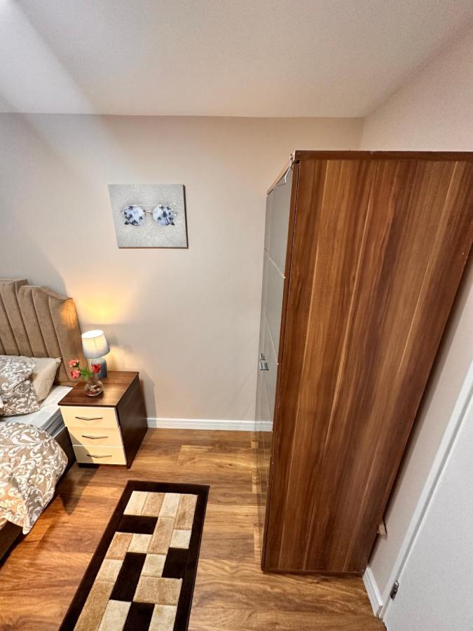 Canary Wharf Single Double And En-Suite Rooms London Eksteriør billede