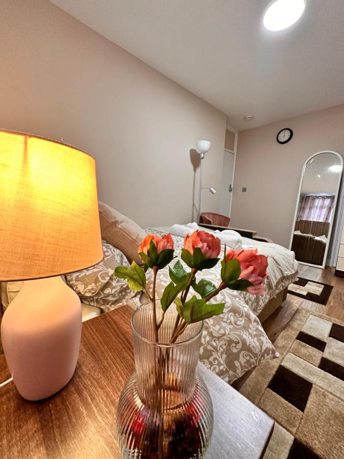Canary Wharf Single Double And En-Suite Rooms London Eksteriør billede