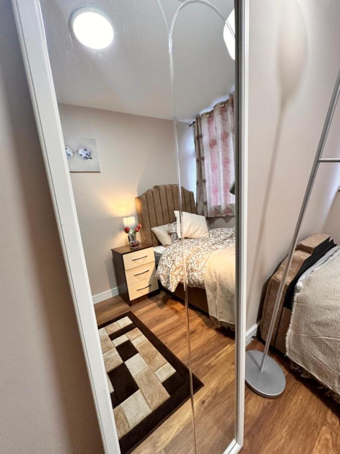 Canary Wharf Single Double And En-Suite Rooms London Eksteriør billede