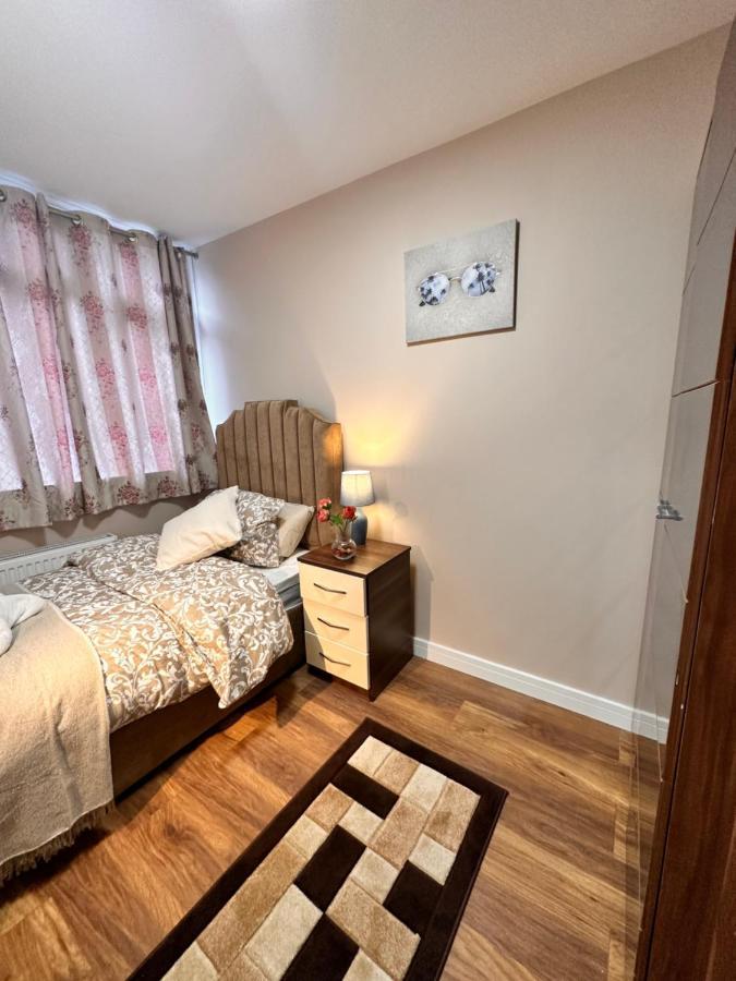 Canary Wharf Single Double And En-Suite Rooms London Eksteriør billede