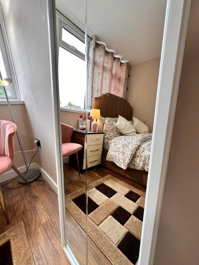 Canary Wharf Single Double And En-Suite Rooms London Eksteriør billede
