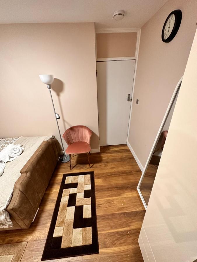 Canary Wharf Single Double And En-Suite Rooms London Eksteriør billede