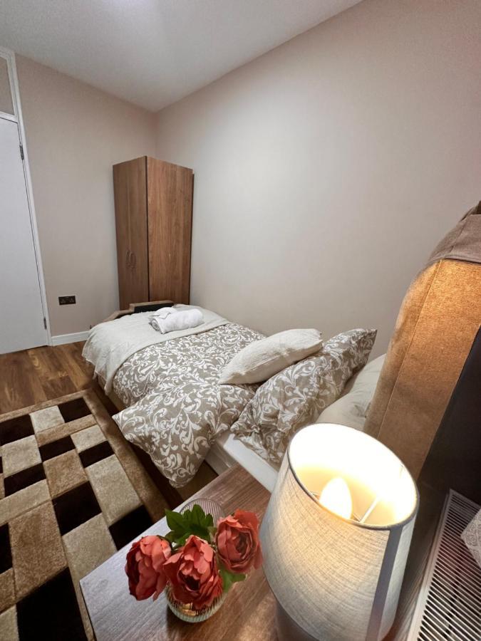 Canary Wharf Single Double And En-Suite Rooms London Eksteriør billede