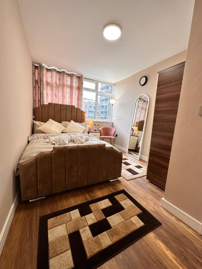 Canary Wharf Single Double And En-Suite Rooms London Eksteriør billede