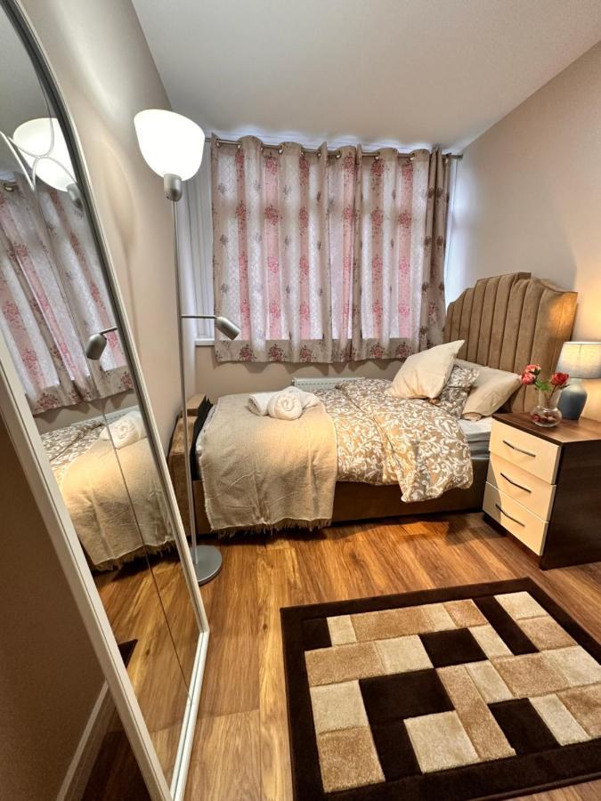 Canary Wharf Single Double And En-Suite Rooms London Eksteriør billede