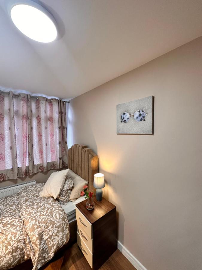 Canary Wharf Single Double And En-Suite Rooms London Eksteriør billede